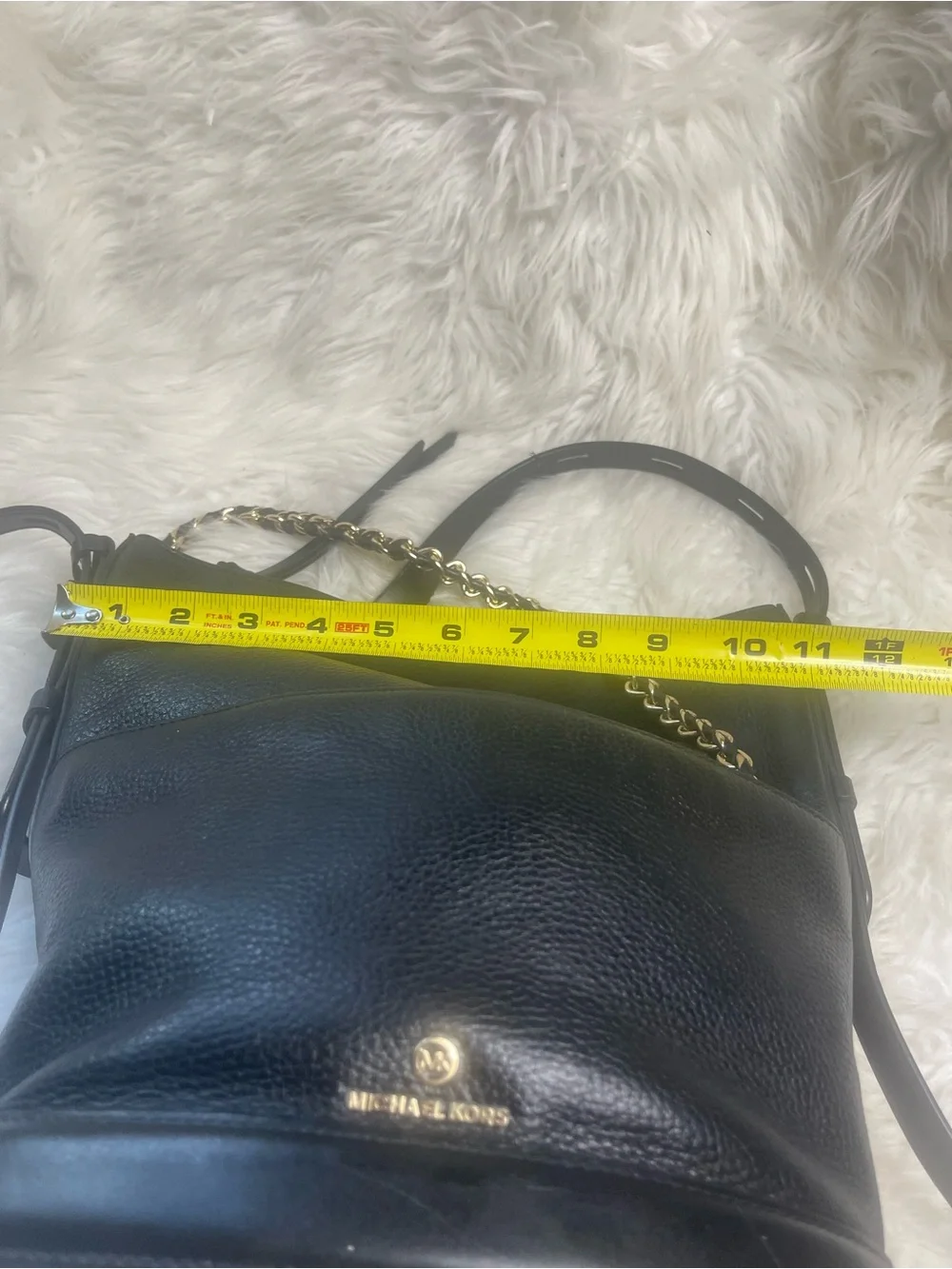 Michael Kors Black Leather Bucket style Shoulder Bag with Gold Chain Detail - Picture 9 of 15